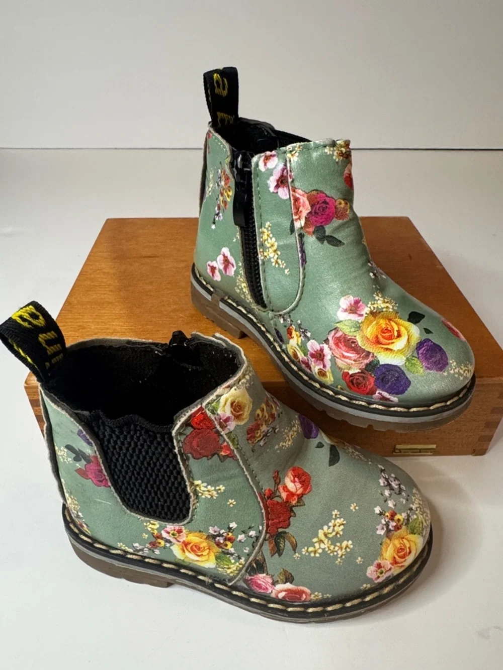 Toddler Green Floral Boots, Euro size 21 (US size 5-5.5, Non-slip Soles
